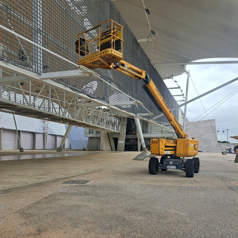 Plataforma articulada 17m c/manobrador